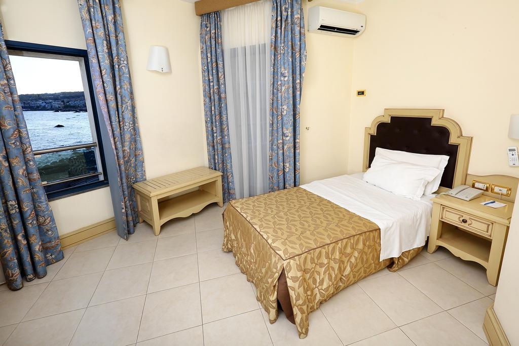 Hotel Grand Faraglioni 4*